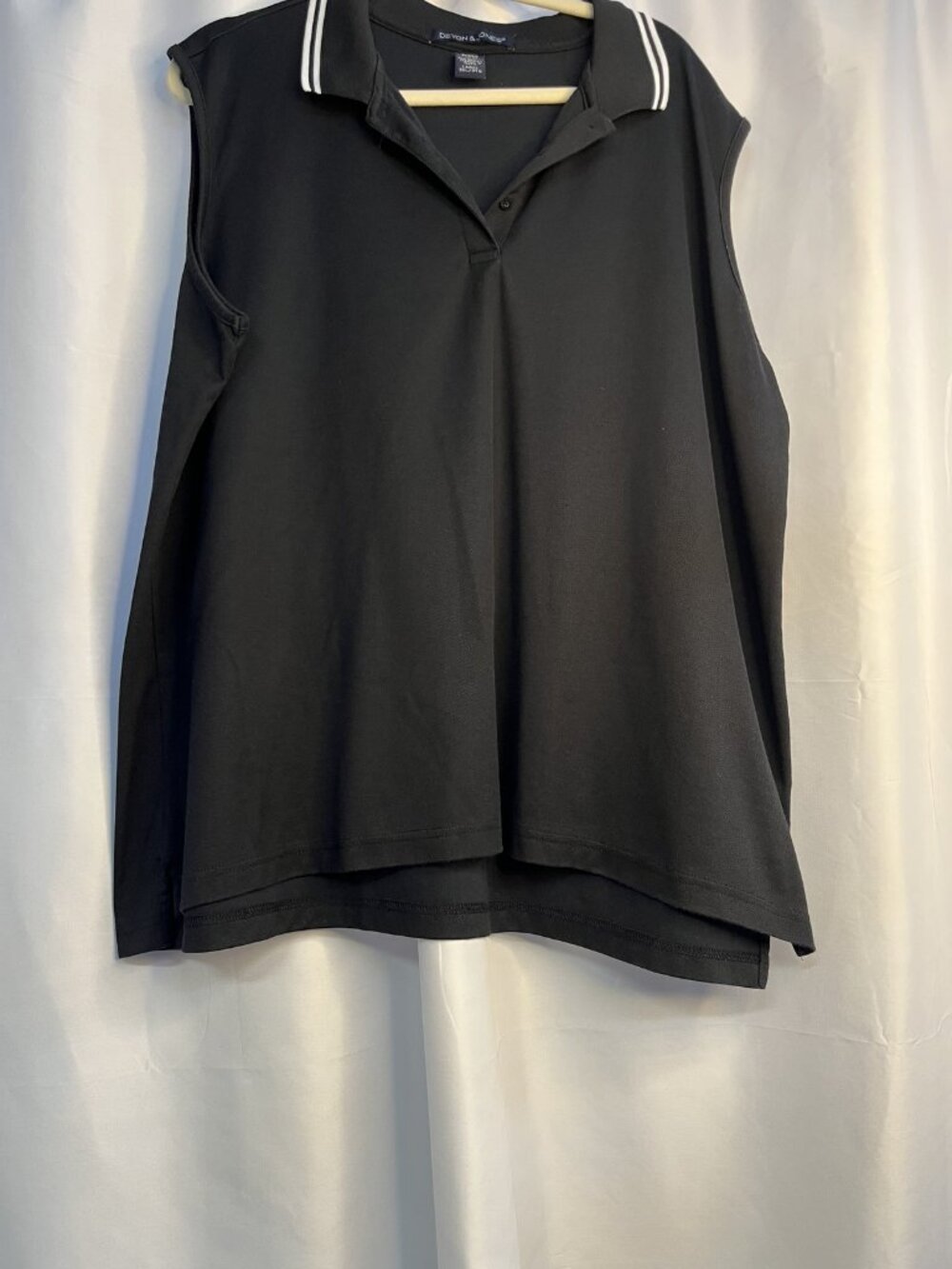 Devon & Jones Size XXXL Devon & Jones Women's Black Sleeveless Polo Shirt Size 3